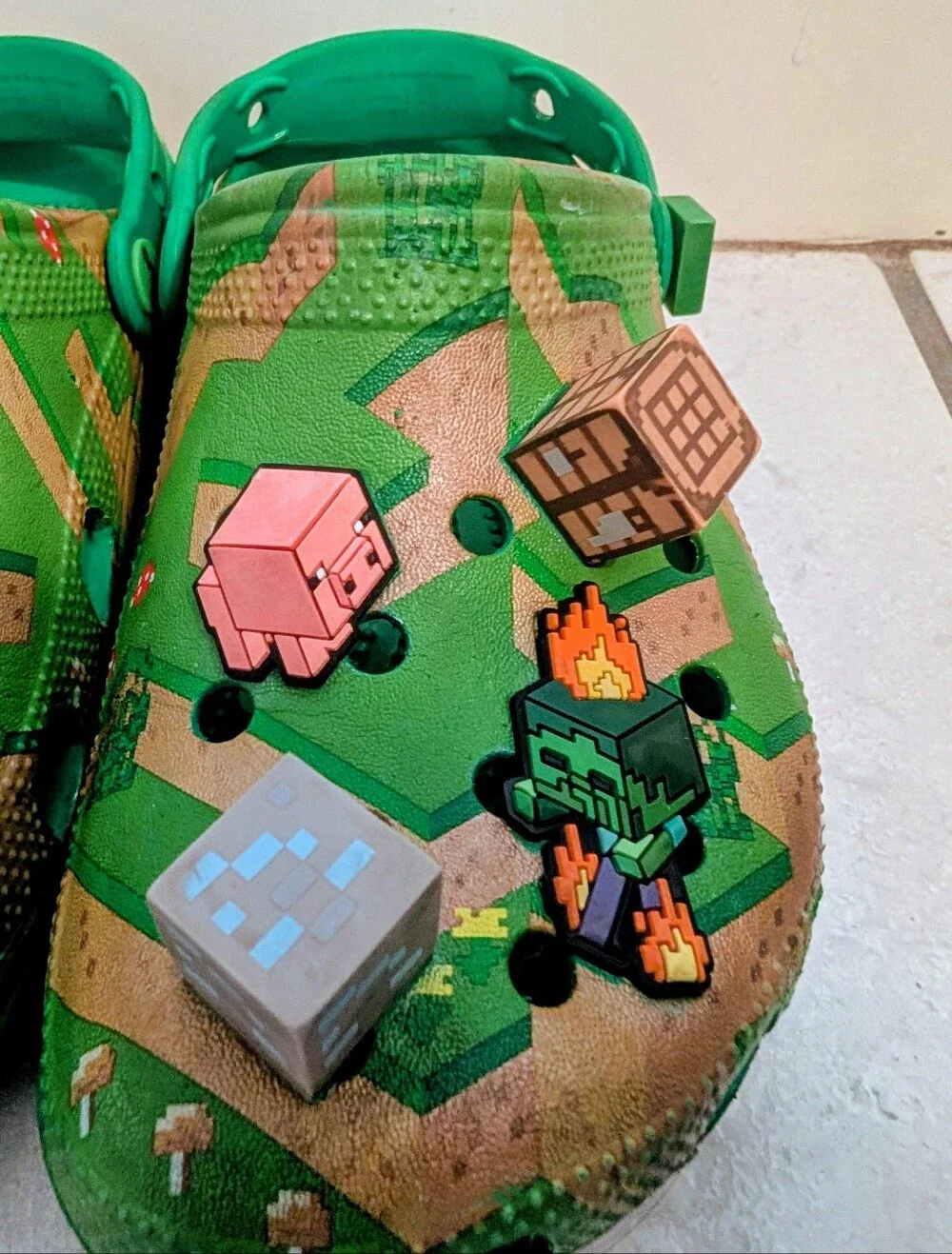 Minecraft Crocs Size J6